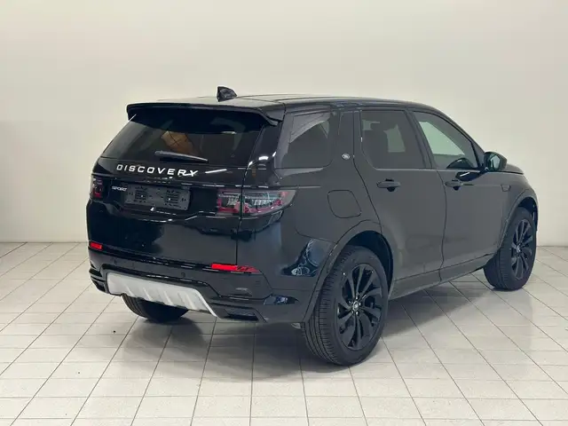 Land Rover Discovery Sport view 2
