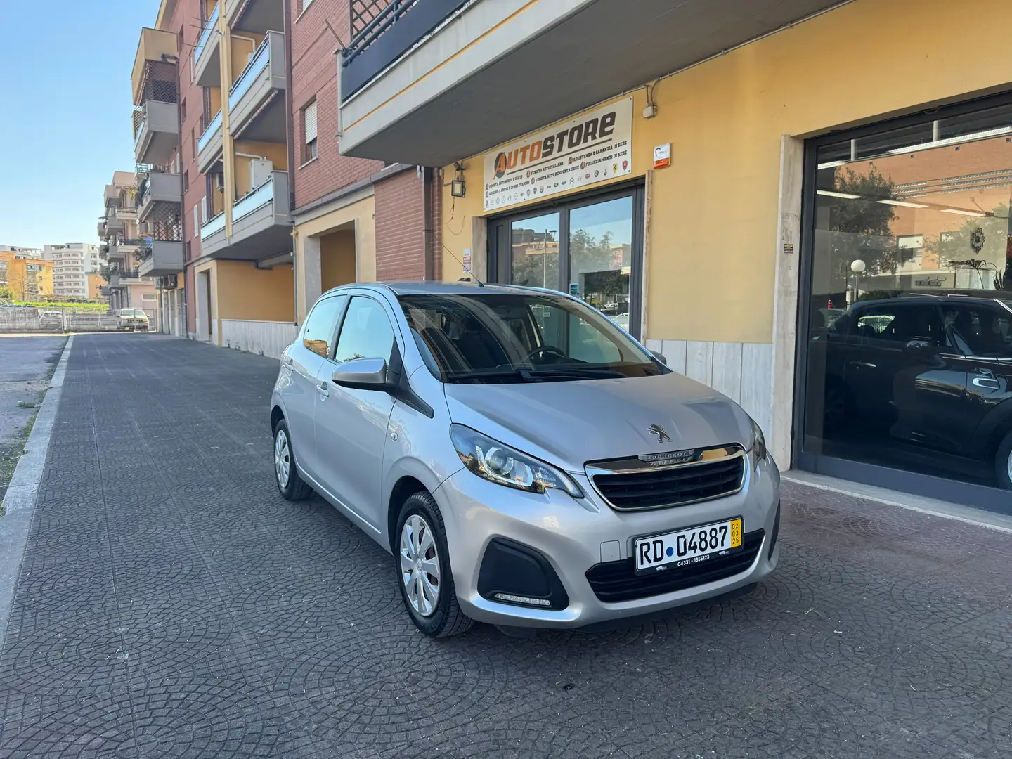 Peugeot 108 5p 1.0CC AUTO UFFICIALE PEUGEOT Stříbrná - 1