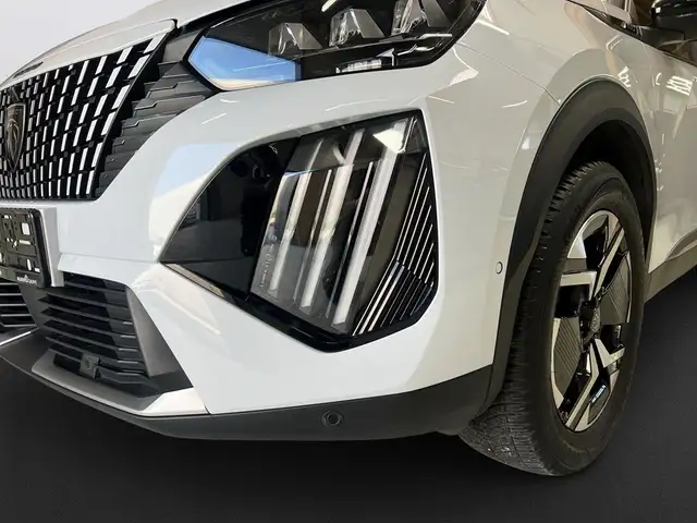 Peugeot 2008 view 11