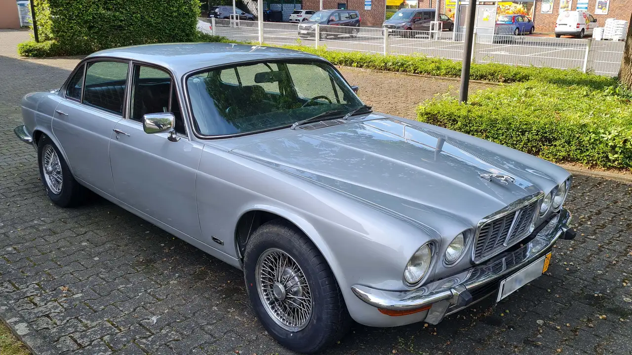 Jaguar XJ6