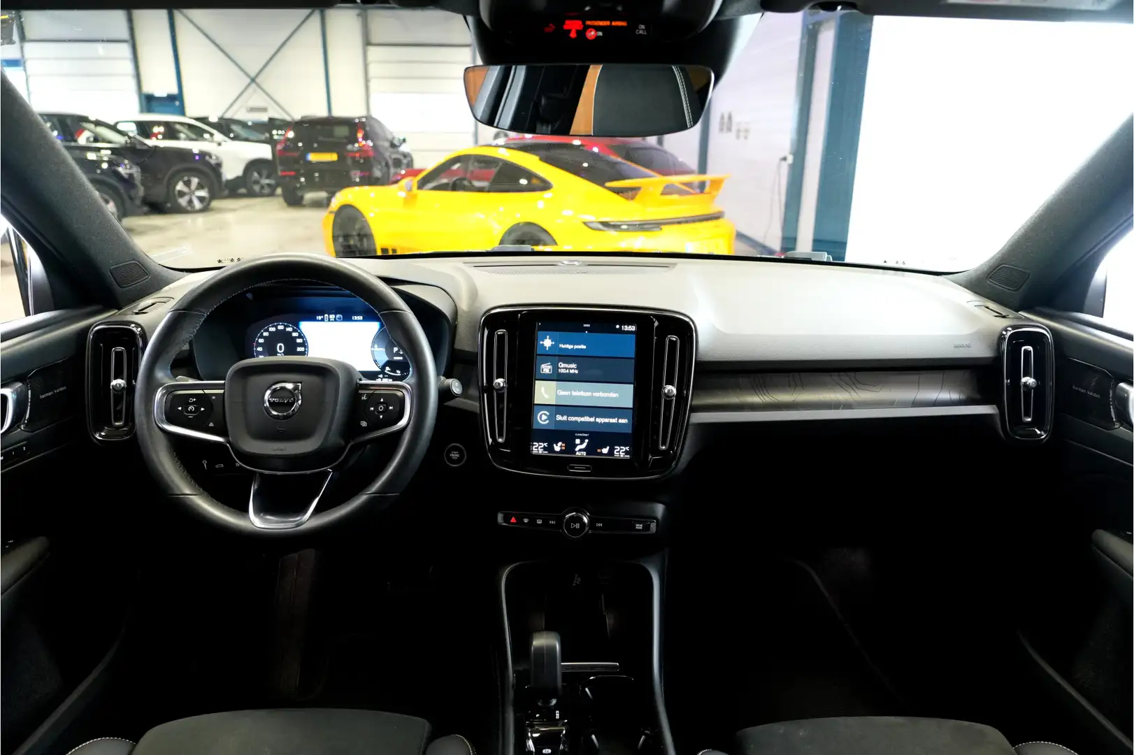 Volvo XC40 Volvo XC40 1.5 T5 Plug-in Hybrid 193kW/262pk DCT7 Schwarz - 2