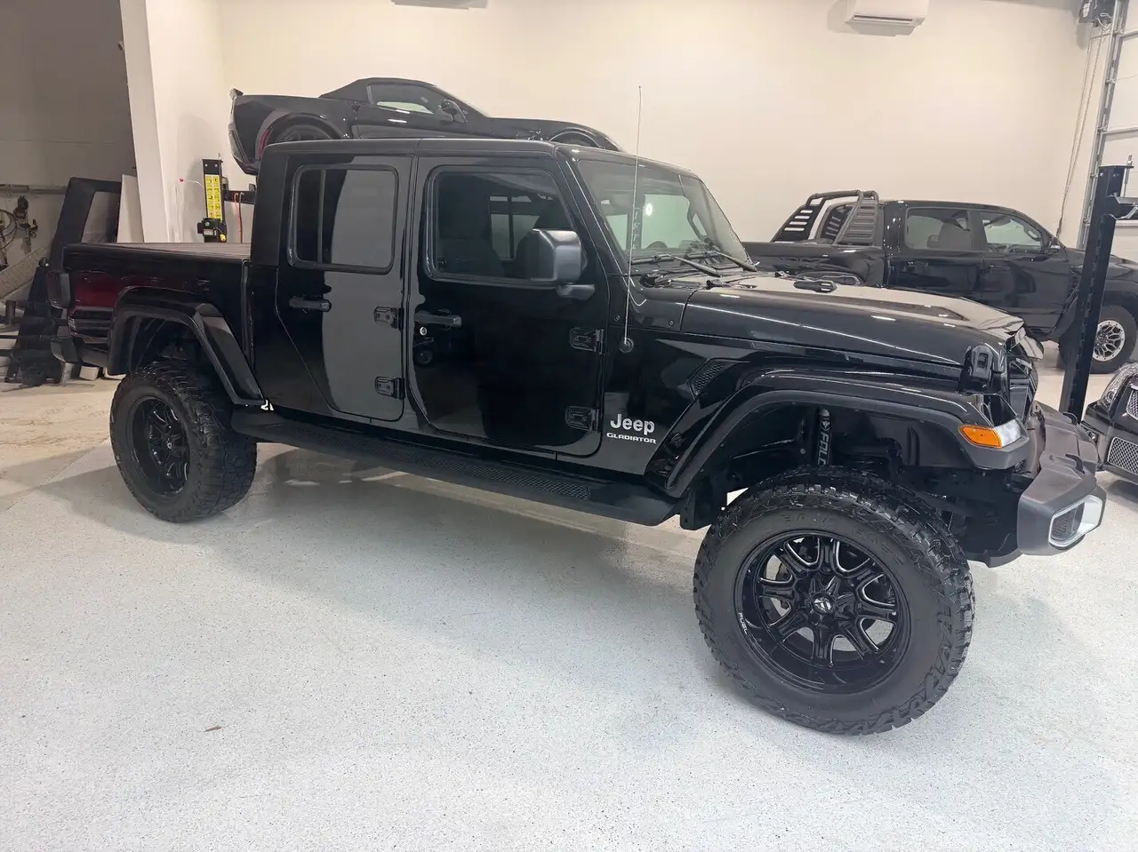 Jeep Gladiator снимка Jeep Gladiator