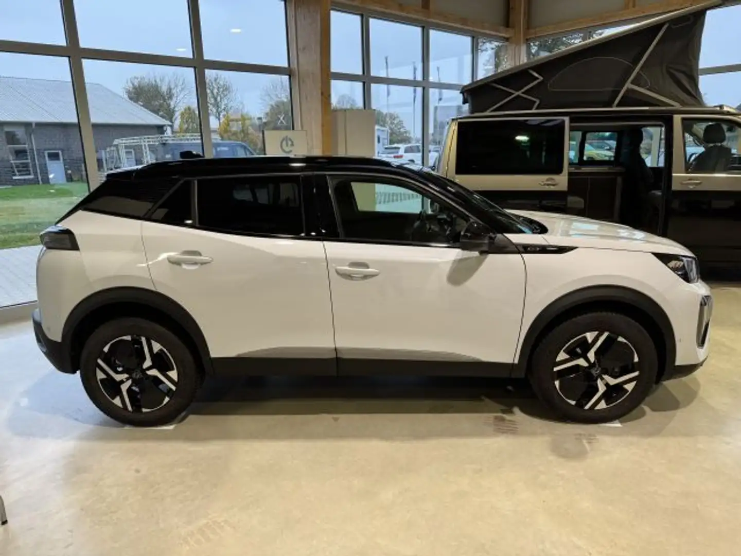 Peugeot 2008 PureTech 130 EAT8 GT Weiß - 2