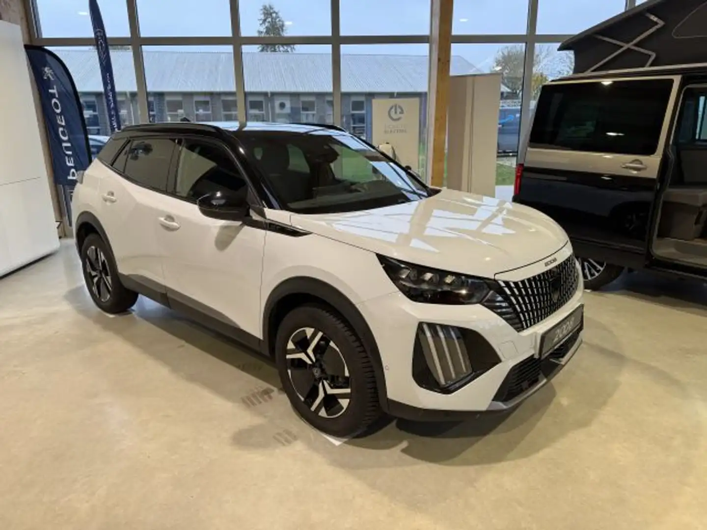 Peugeot 2008 PureTech 130 EAT8 GT Weiß - 1