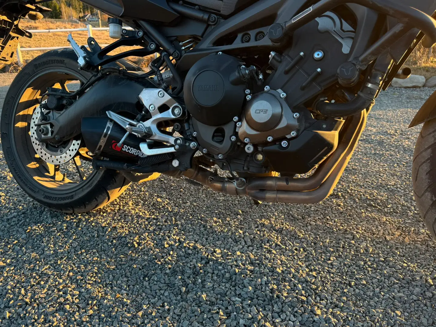 Yamaha Tracer 900 Schwarz - 2