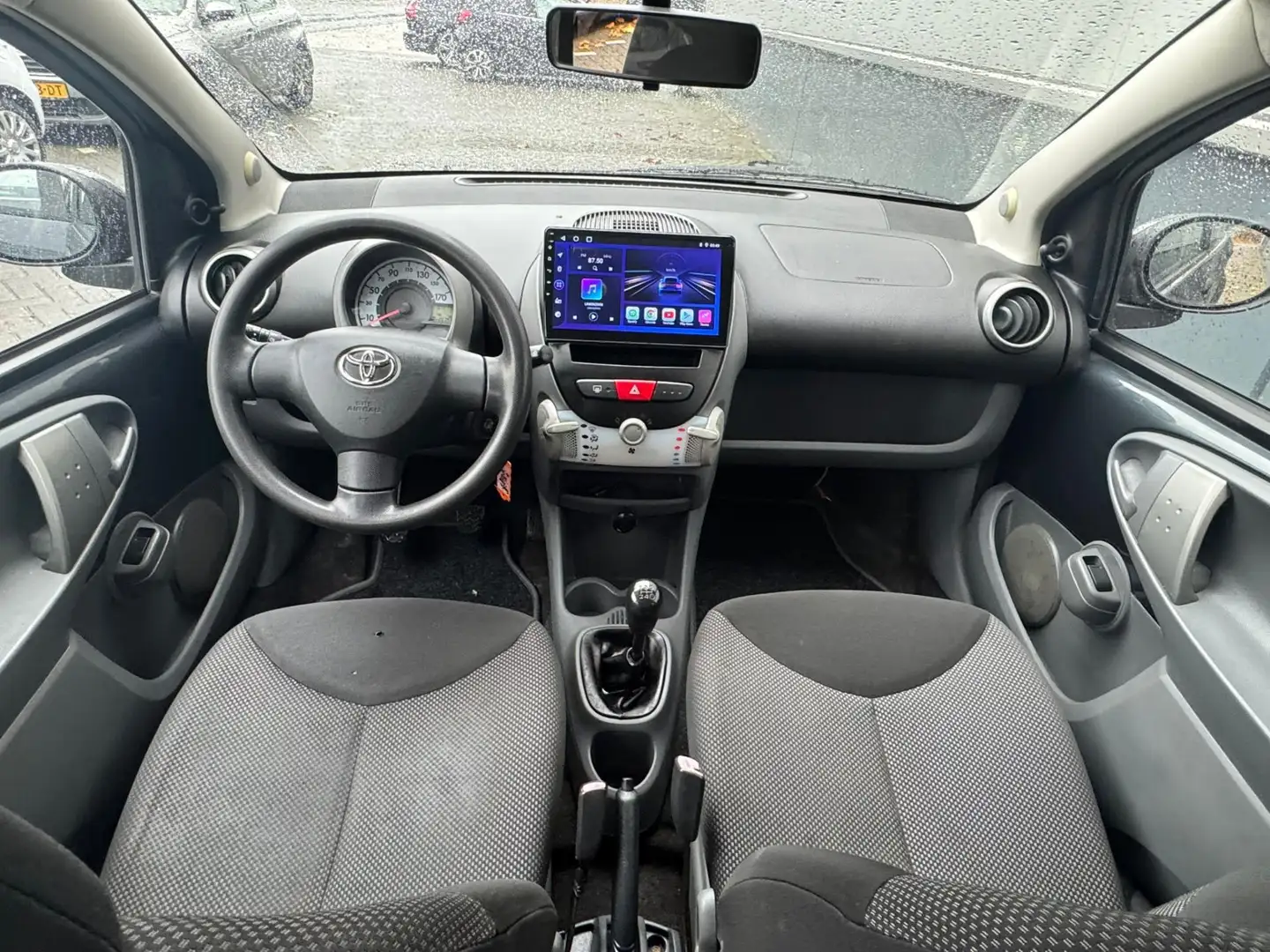 Toyota Aygo 1.0-12V Comfort carplay Nieuwe apk NAP Grau - 2