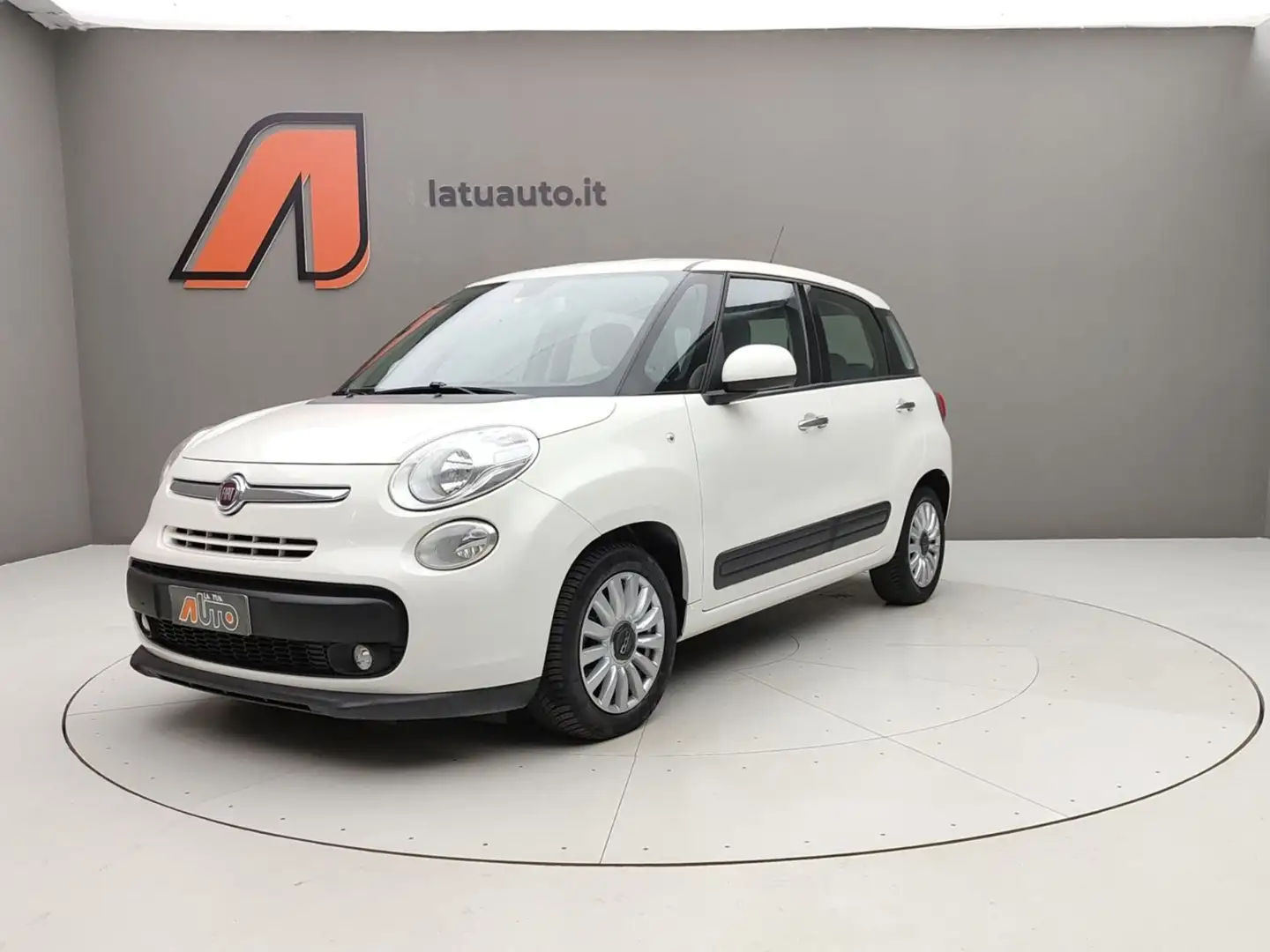 Fiat 500L 1.3 MJT 95CV POP STAR Bílá - 1