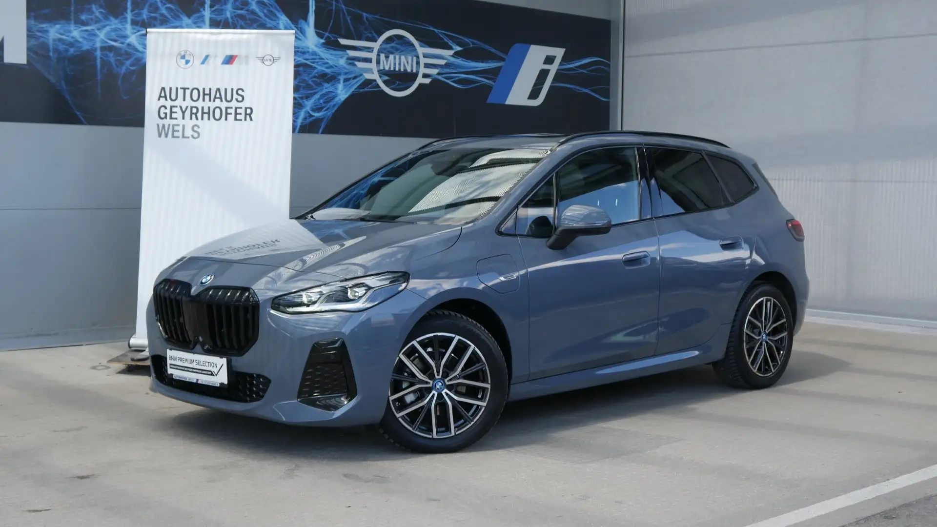 BMW 225 225e xDrive Active Tourer Grau - 1