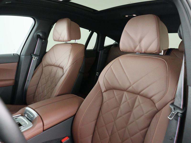 BMW X6 M60i xDrive Trekhaak — photo 6