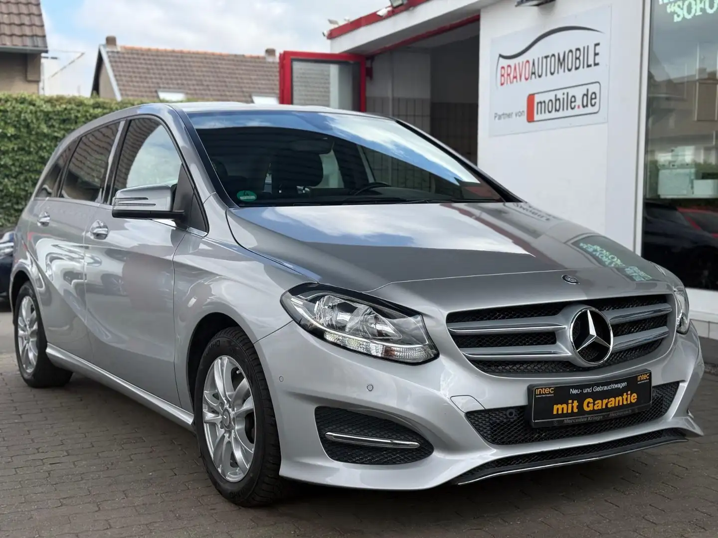 Mercedes-Benz B 180 /STYLE/SHZ/NAVI/MODELLPFLEGE/PARKPILOT Argintiu - 1