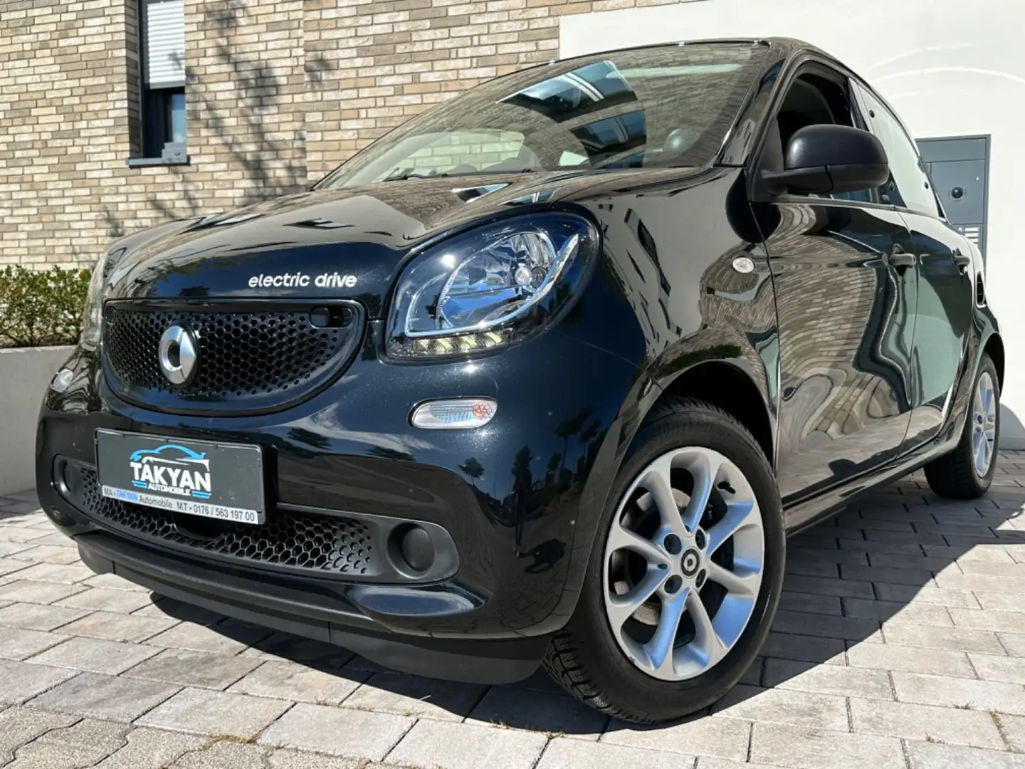 smart forFour forfour electric drive / EQ* 1.Hand*Navi Schwarz - 1