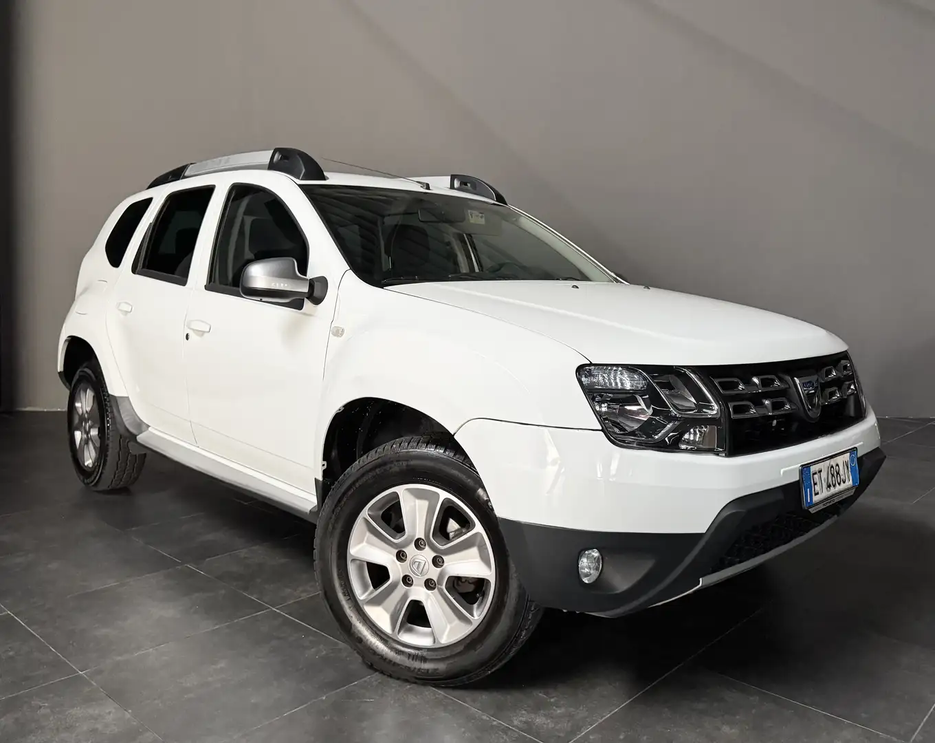 Dacia Duster 1.6 Laureate Gpl 4x2 105cv ADATTA A NEOPATENTATI - 1