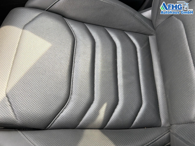 Volkswagen Touareg R-Line FINAL EDITION 3.0 V6 TDI Elegance 210 kW... — photo 22