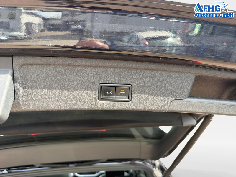 Volkswagen Touareg R-Line FINAL EDITION 3.0 V6 TDI Elegance 210 kW... — photo 13