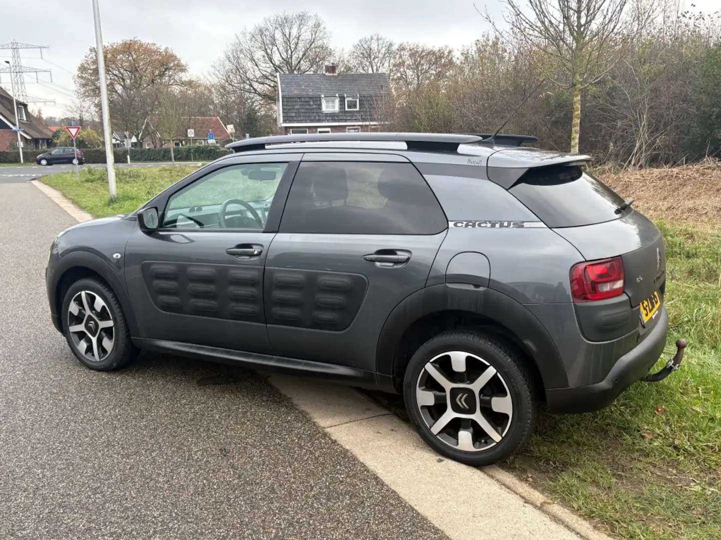 Citroen C4 1.2 E-VTI SHINE AUTOMAAT / NIEUWE MOTOR / CAMERA Grijs - 2