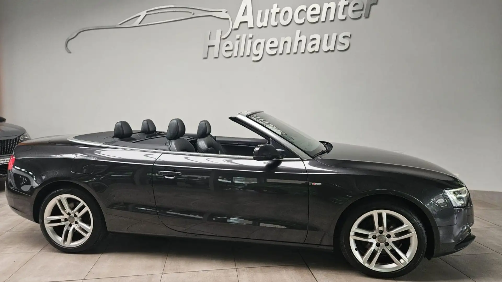Audi A5 Cabriolet 2.0 TDI S-Line Leder Navi Grau - 2