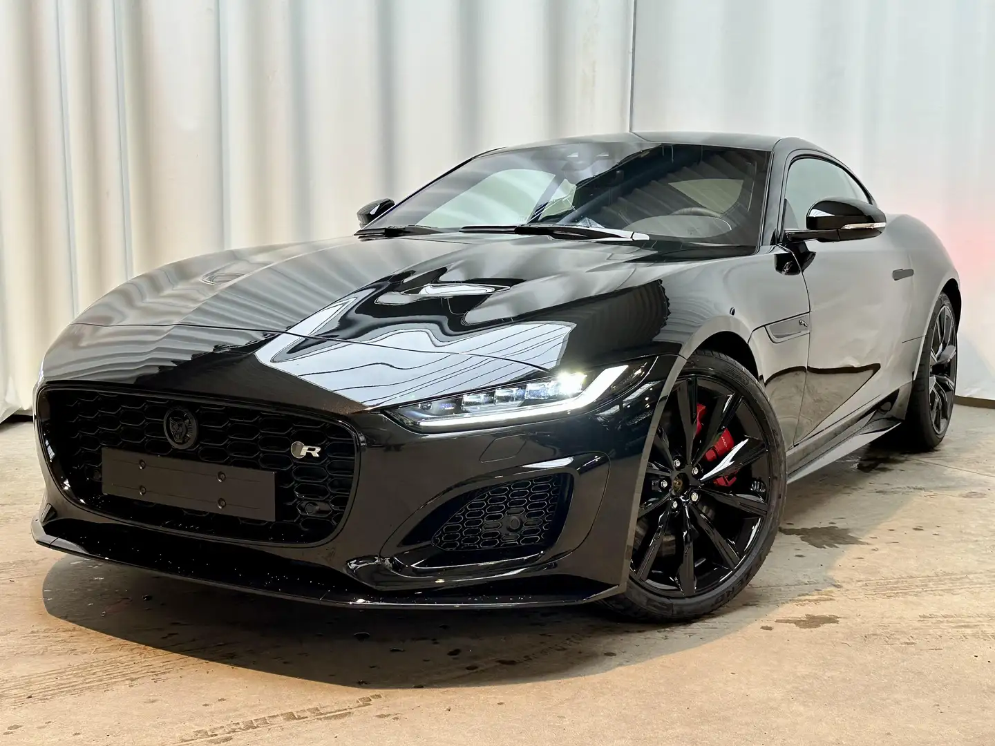 Jaguar F-Type P575 AWD Auto F-TYPE R75 Coupe Schwarz - 1