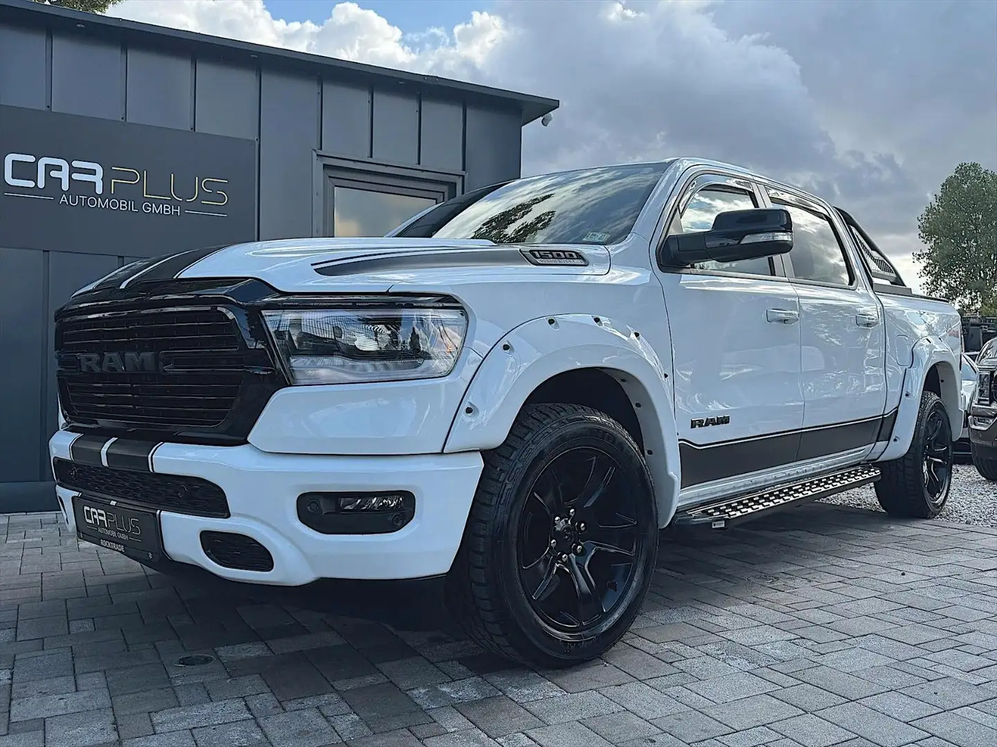 Dodge RAM 5.7 V8 HEMI NightEdition Offroad 4x4 eTorque Weiß - 1