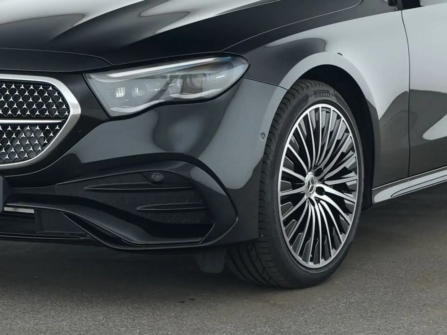 Mercedes-Benz E 400 e 4M AMG Technik/Pano/Superscreen/AHK/Luft Černá - 2