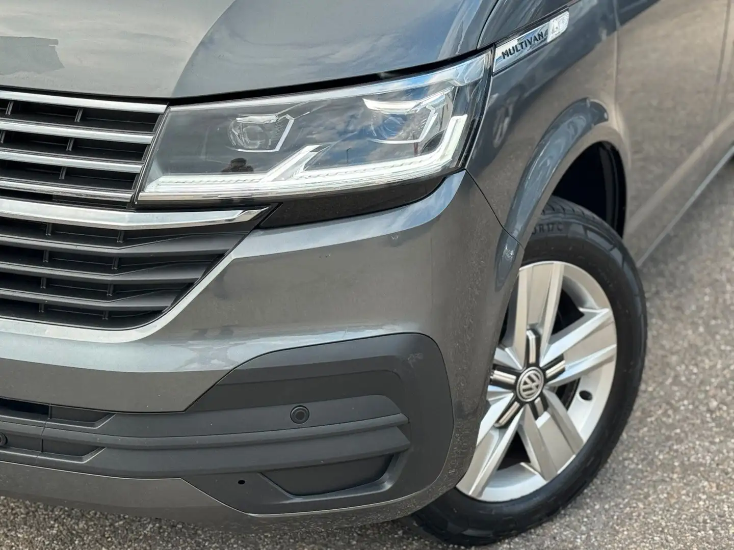 Volkswagen T6 Multivan T6.1 Multivan Comfortline 4Motion 6-Sitzer StHzg Grau - 2