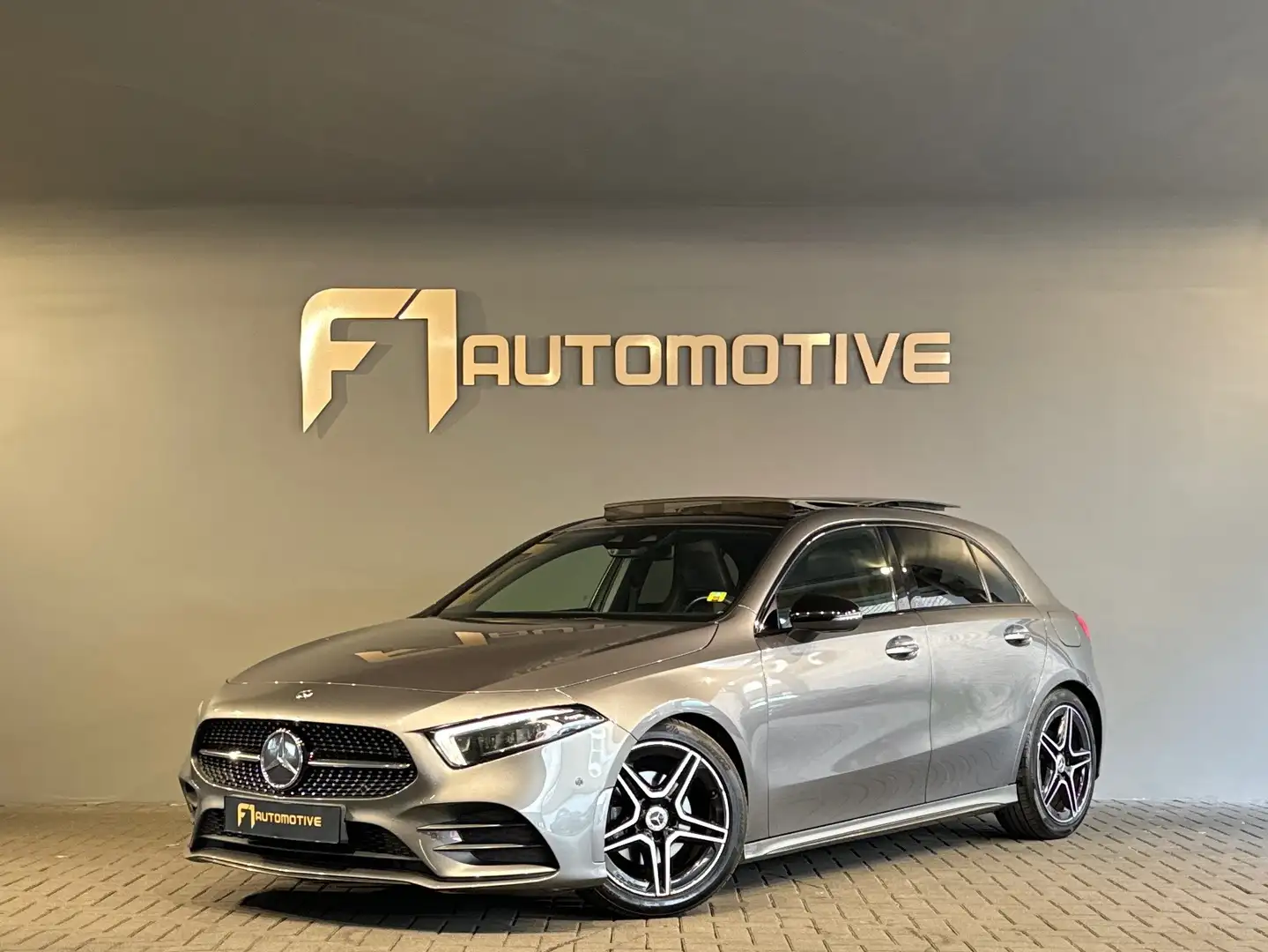 Mercedes-Benz A 200 AMG Pano|Memory|Sfeer|Night Pakket Grijs - 1