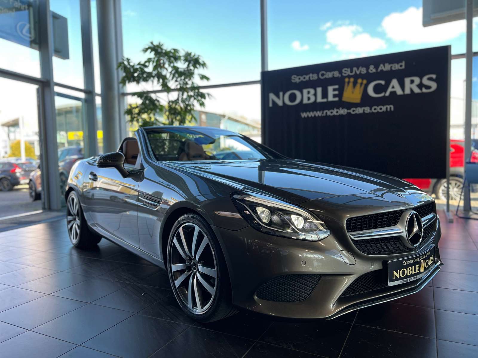 Second hand Mercedes Benz Slc 200