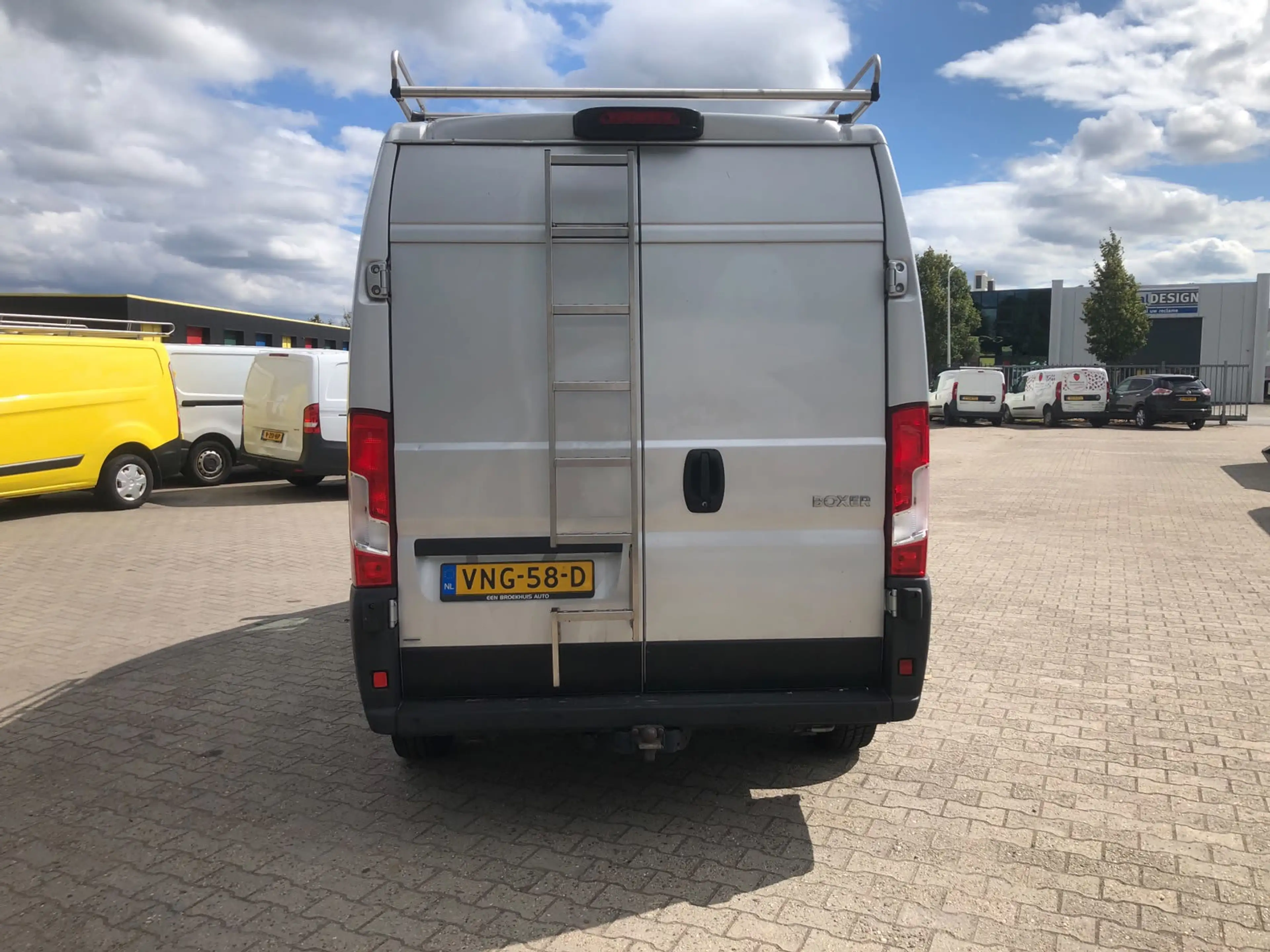 Peugeot Boxer 335 2.2 BlueHDi 140 L2H2 Premium — photo 7
