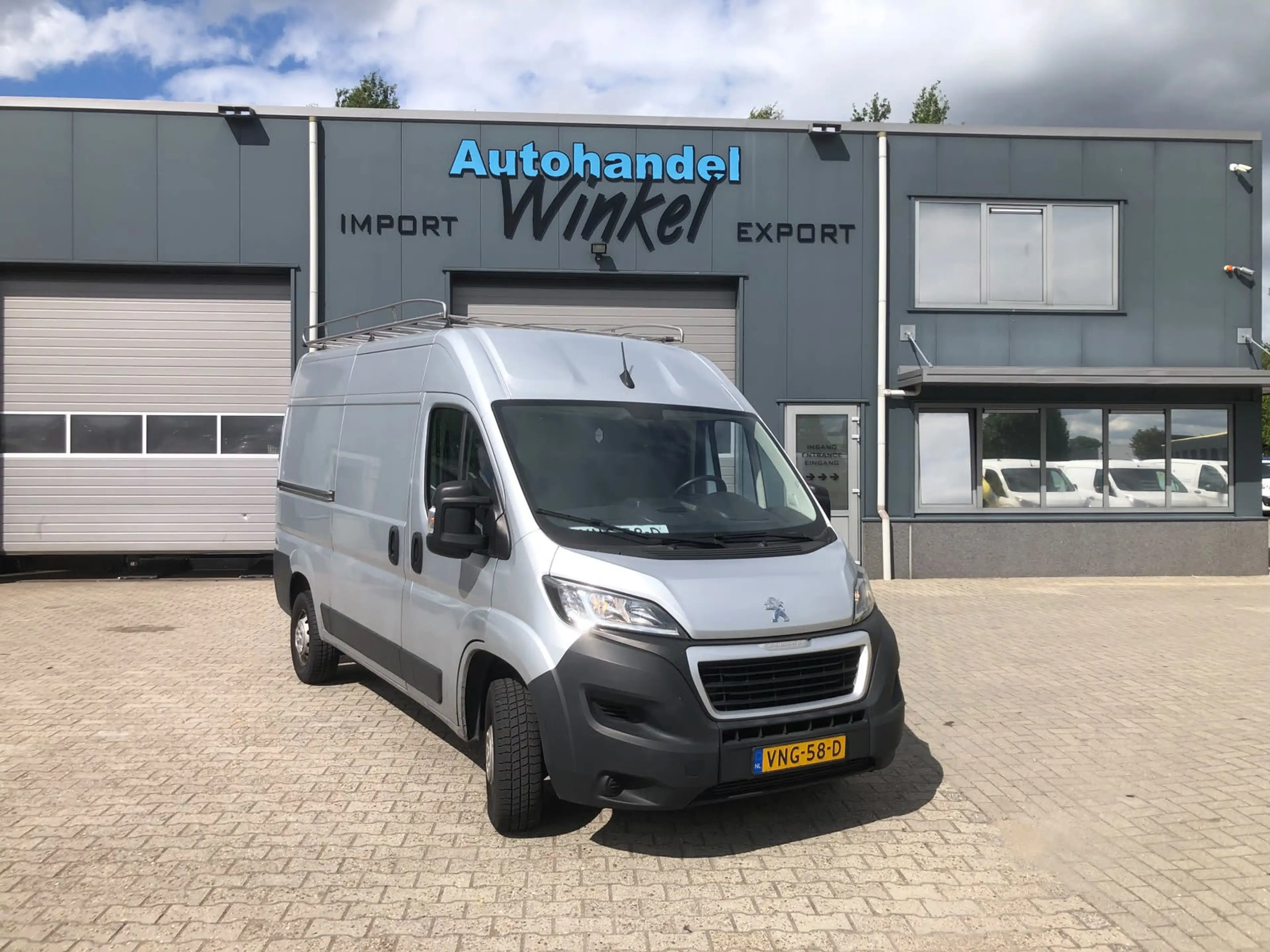 Peugeot Boxer 335 2.2 BlueHDi 140 L2H2 Premium