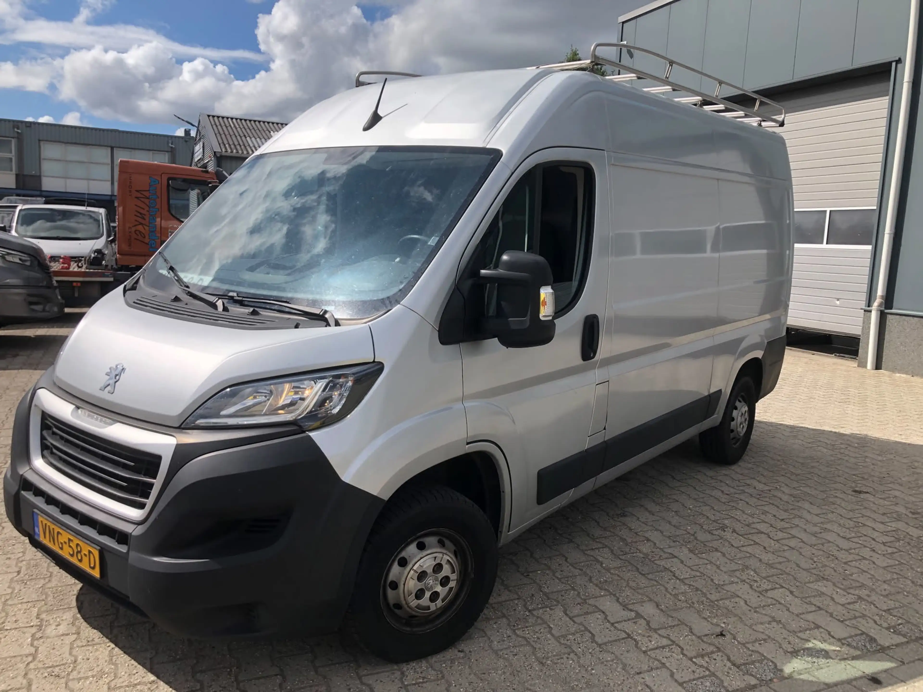 Peugeot Boxer 335 2.2 BlueHDi 140 L2H2 Premium — photo 3