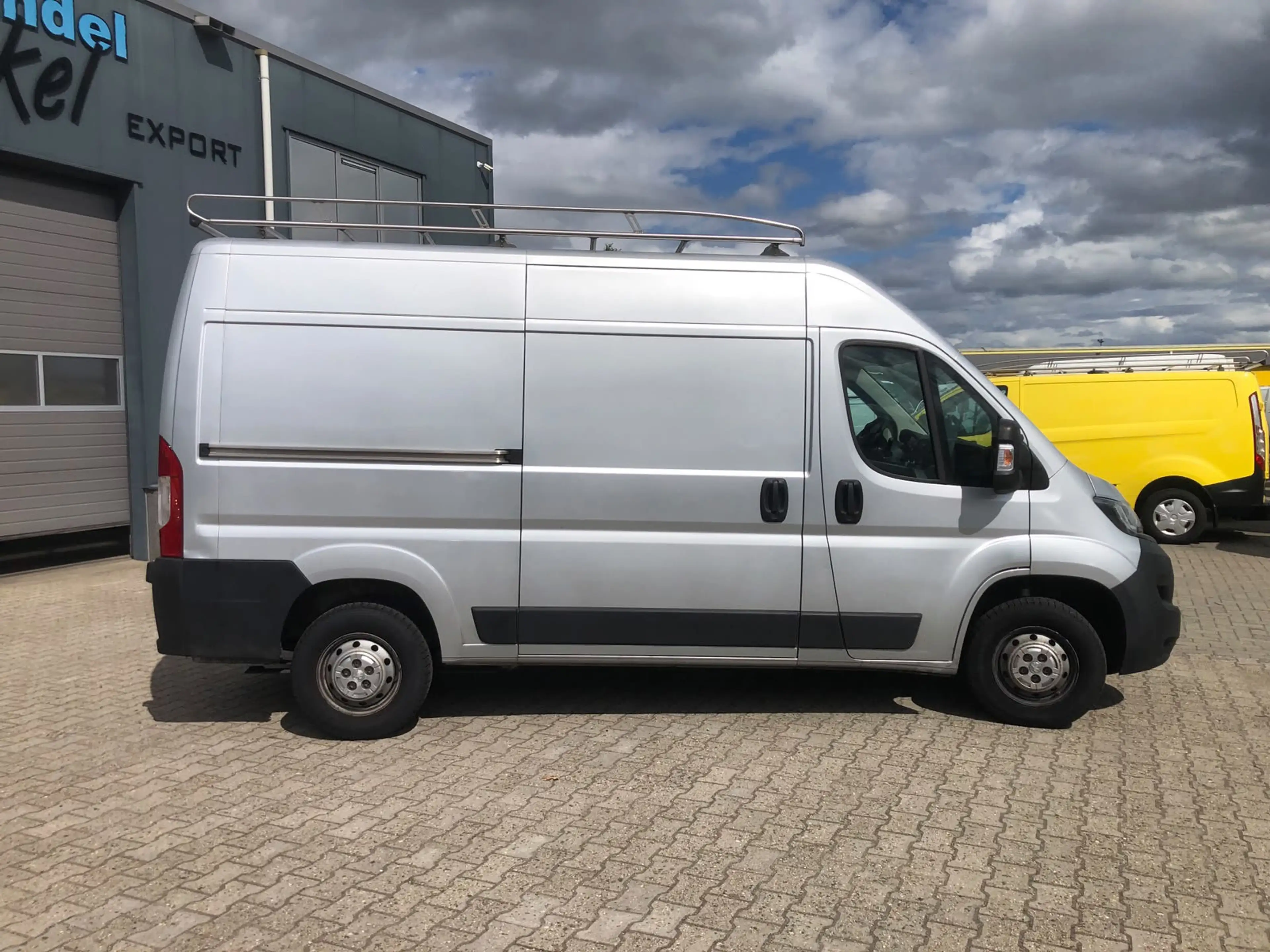 Peugeot Boxer 335 2.2 BlueHDi 140 L2H2 Premium — photo 4