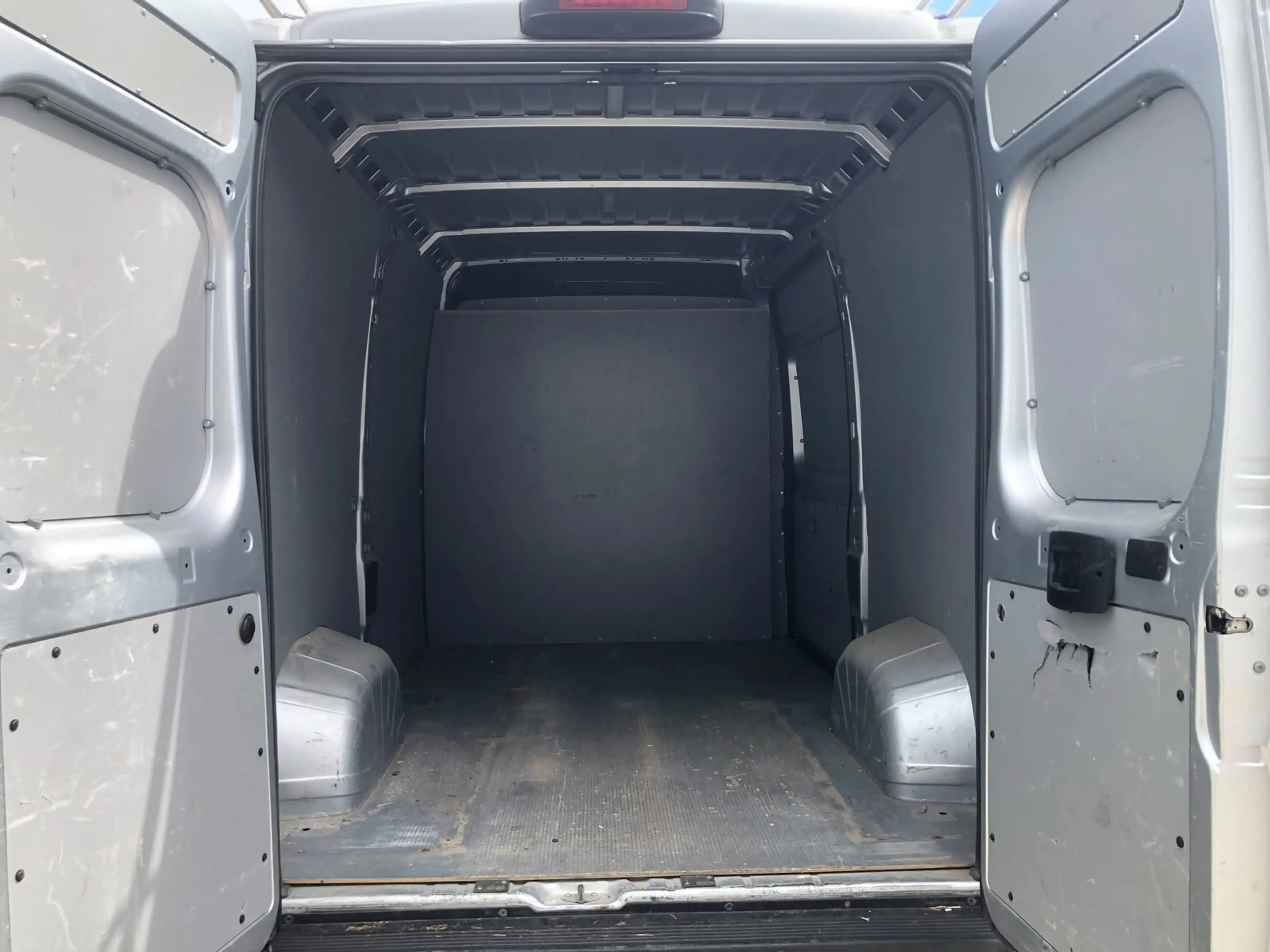 Peugeot Boxer 335 2.2 BlueHDi 140 L2H2 Premium — photo 8