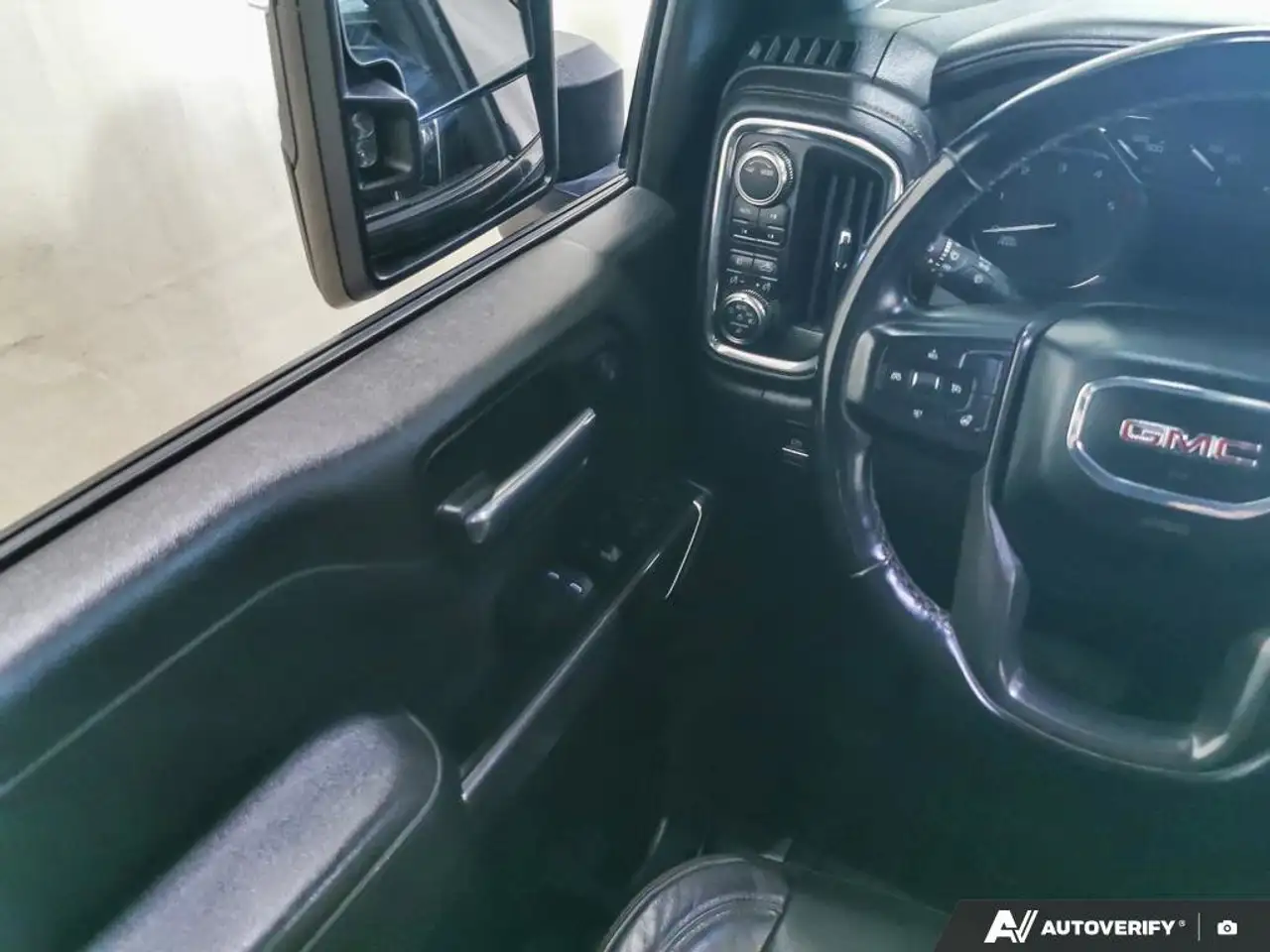 GMC Sierra 2500HD photo GMC Sierra 2500HD