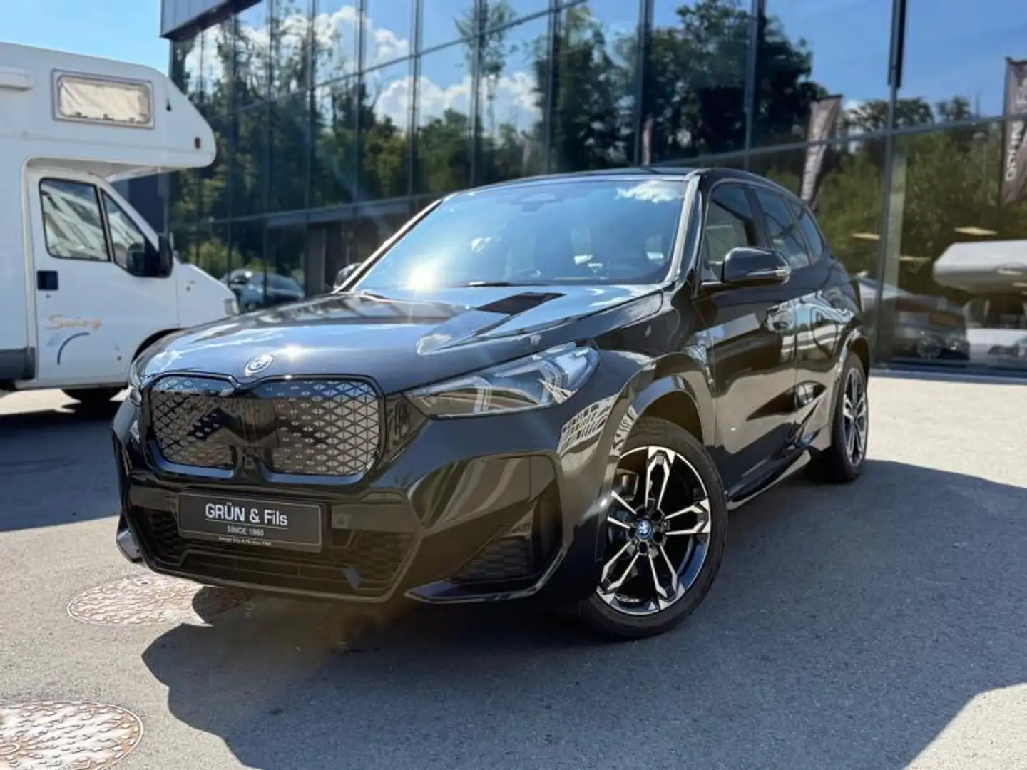 BMW iX1 xDrive30 M Sport Noir - 2