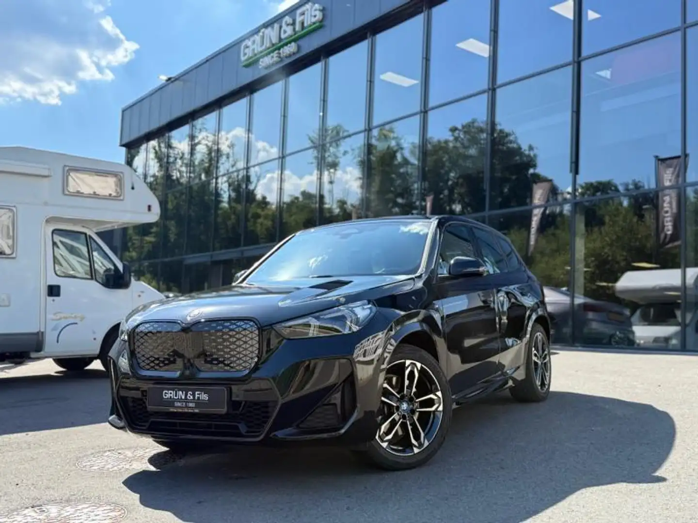 BMW iX1 xDrive30 M Sport Noir - 1