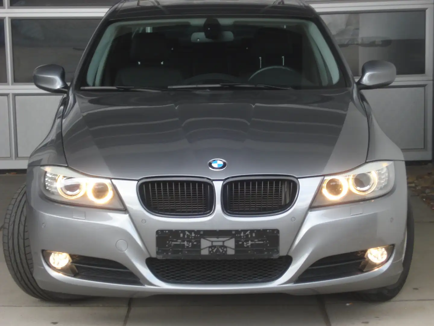 BMW 320 320i Aut. Leder Navi BiXenin SHZ SD PDC Gris - 1