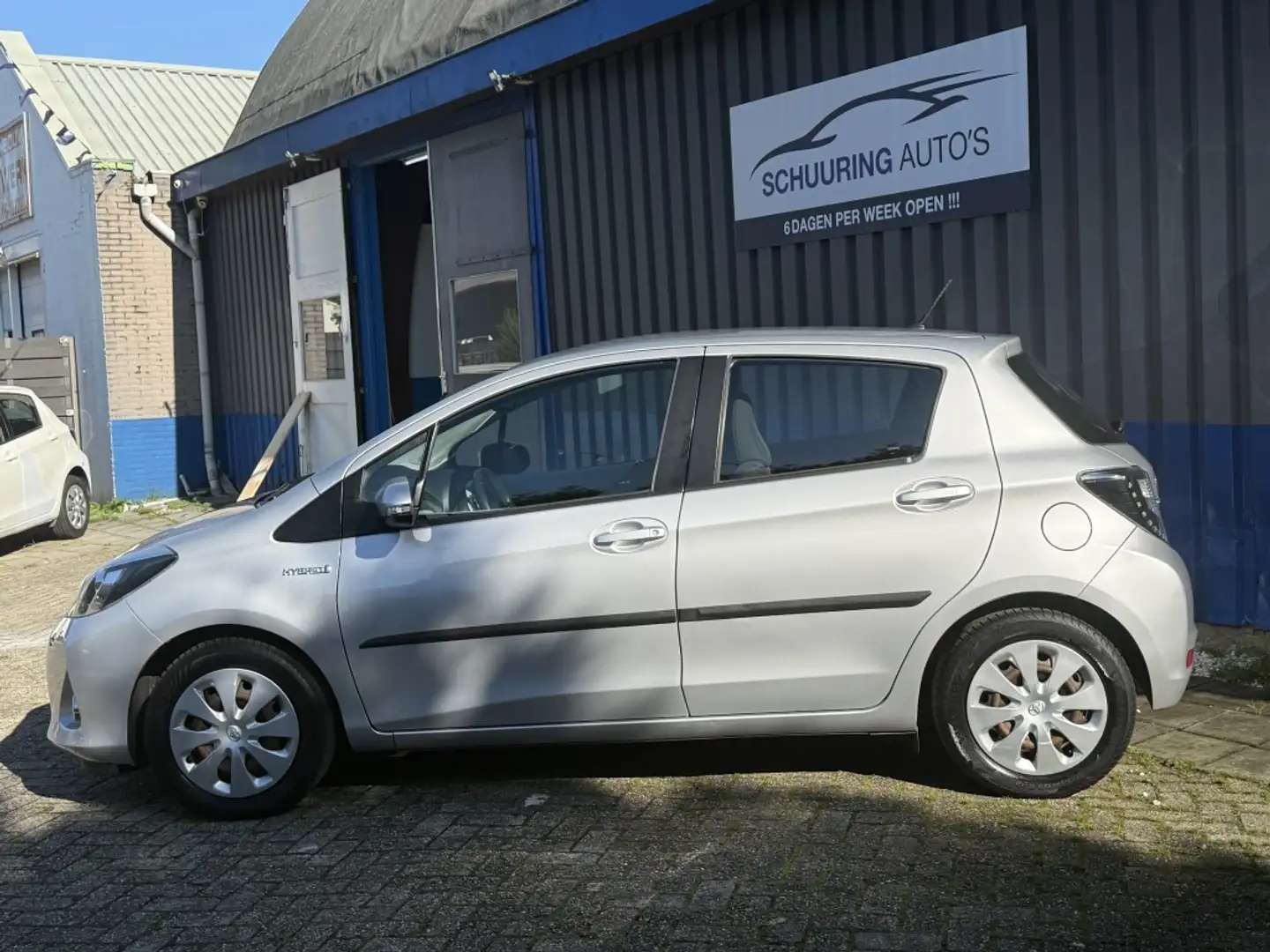 Toyota Yaris 1.5 Full Hybrid Asp. Gris - 2