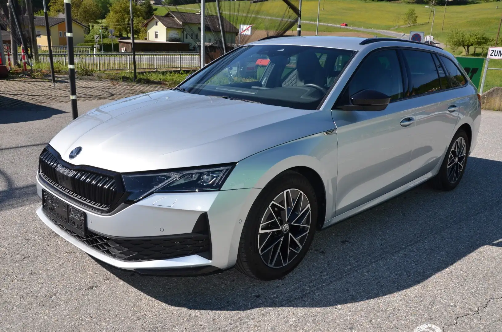 Skoda Octavia Octavia Kombi 2,0 TDI Sportline DSG MATRIX VIRTUAL Silber - 2