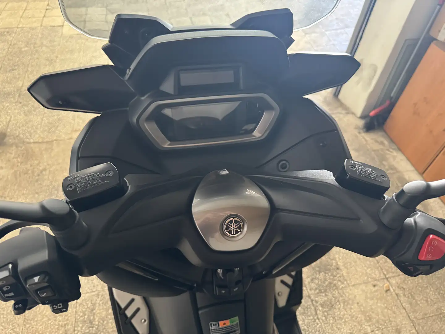 Yamaha X-Max 300 Tech Max - 2