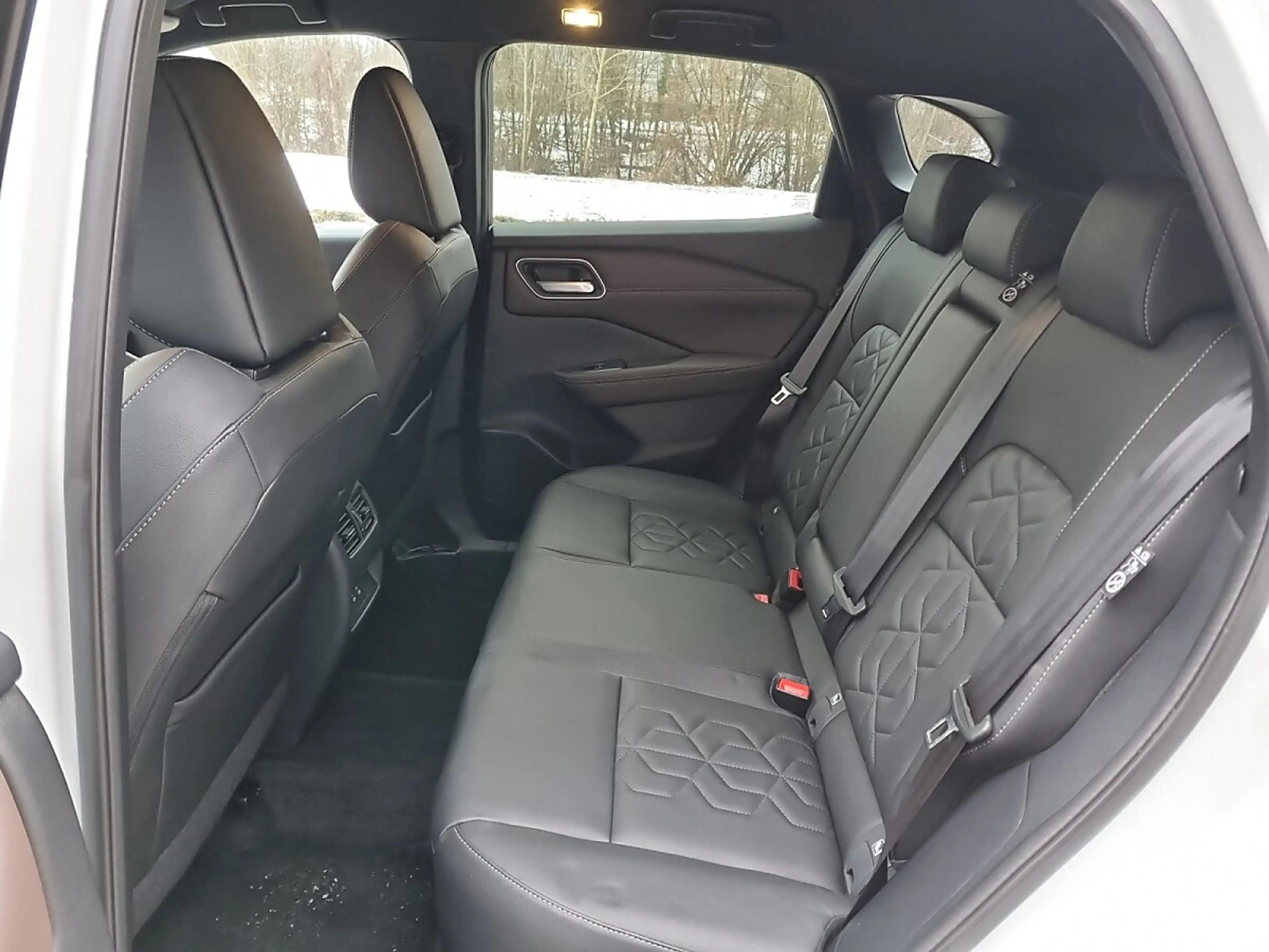 Nissan Qashqai 1,3 MHEV 4x4 Tekna Autom. *ab € 30.990,-* — photo 11