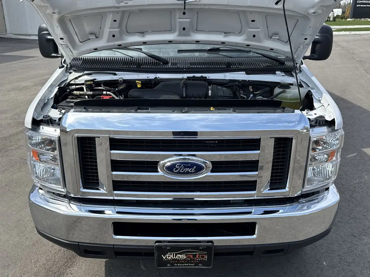Ford E-Series Cutaway снимка Ford E-Series Cutaway