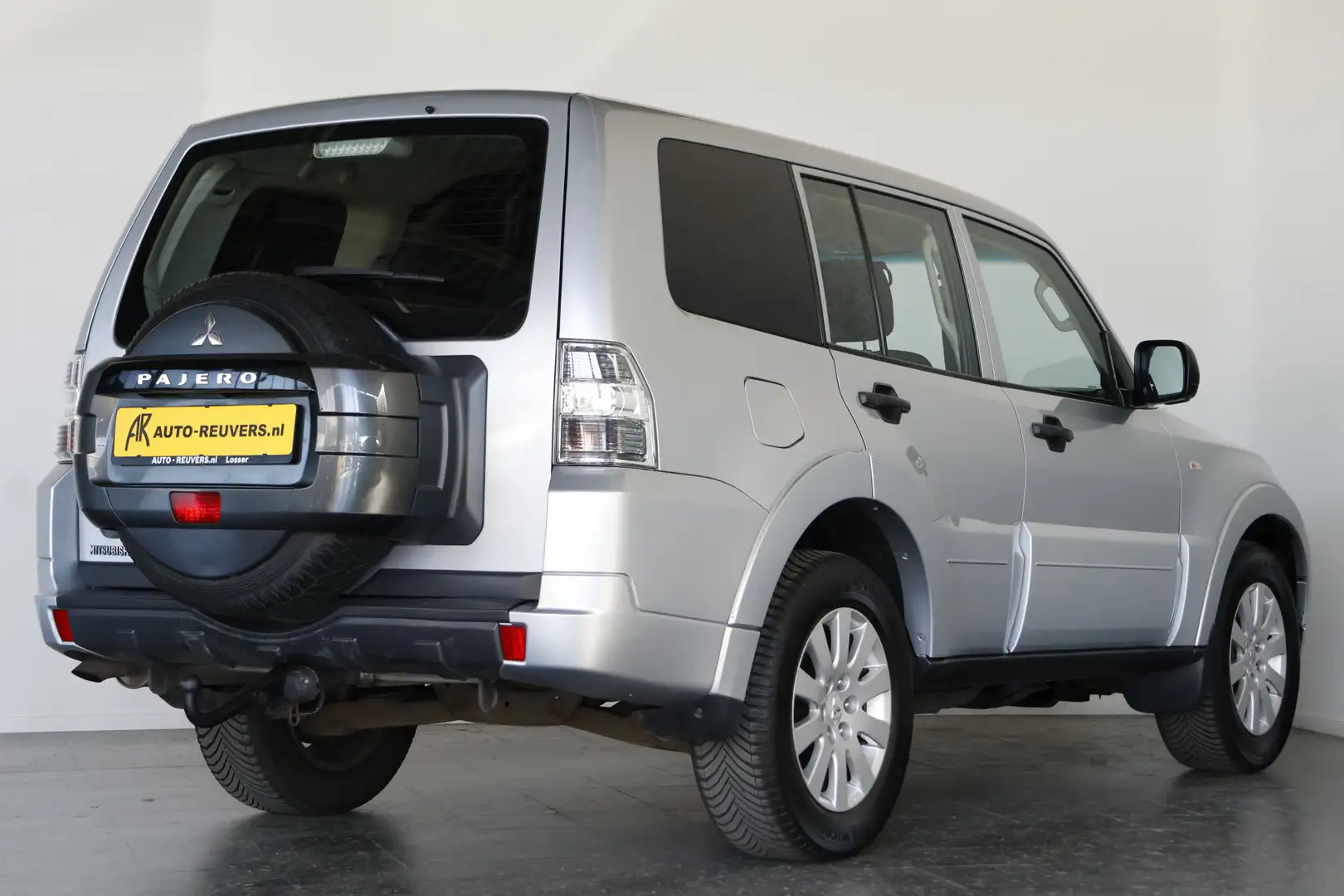 Mitsubishi Pajero 3.2 DI-D Instyle 4WD / Grijs kenteken / Airco / Au Argent - 2