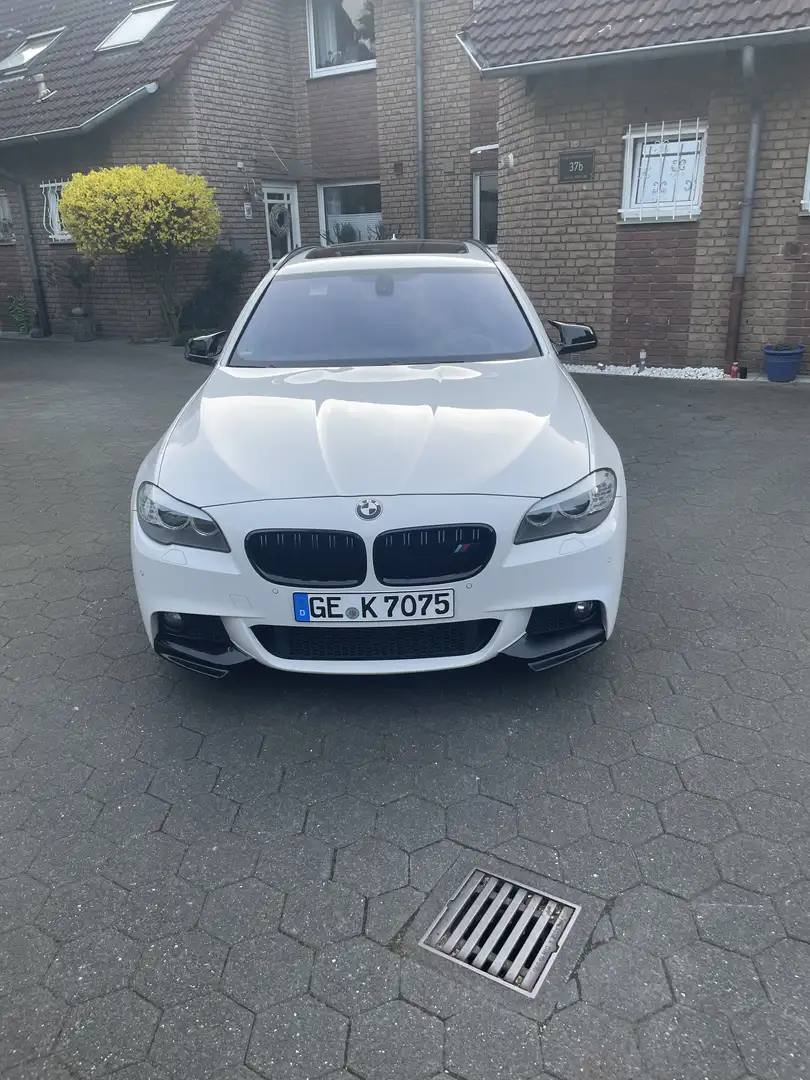BMW 525 525d xDrive Touring Sport-Aut. Fehér - 2