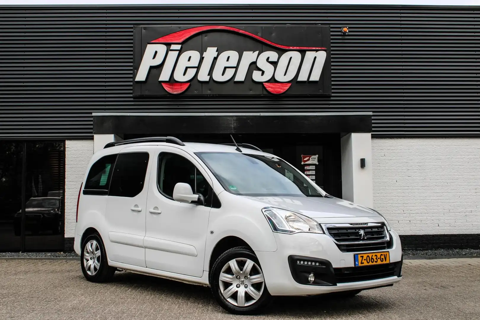 Peugeot Partner Tepee 1.2 REVISIE MOTOR DAB+ PDC CLIMA Wit - 1