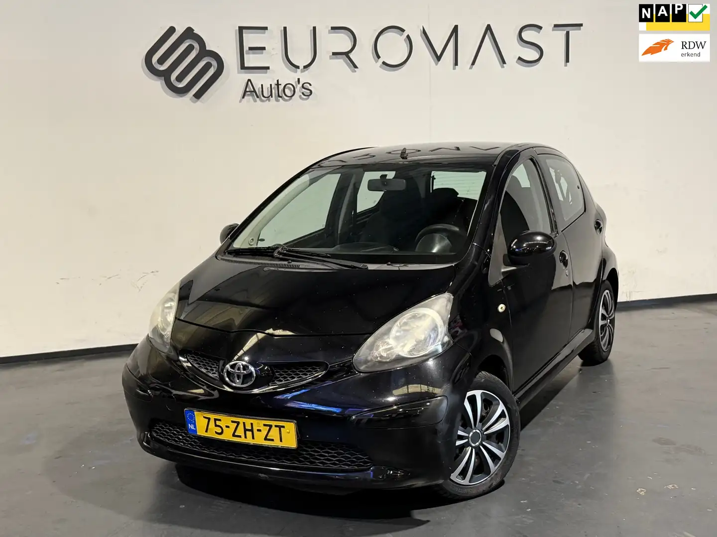 Toyota Aygo 1.0-12V + Elektrische Ramen 5d Nieuwe Apk Zwart - 1