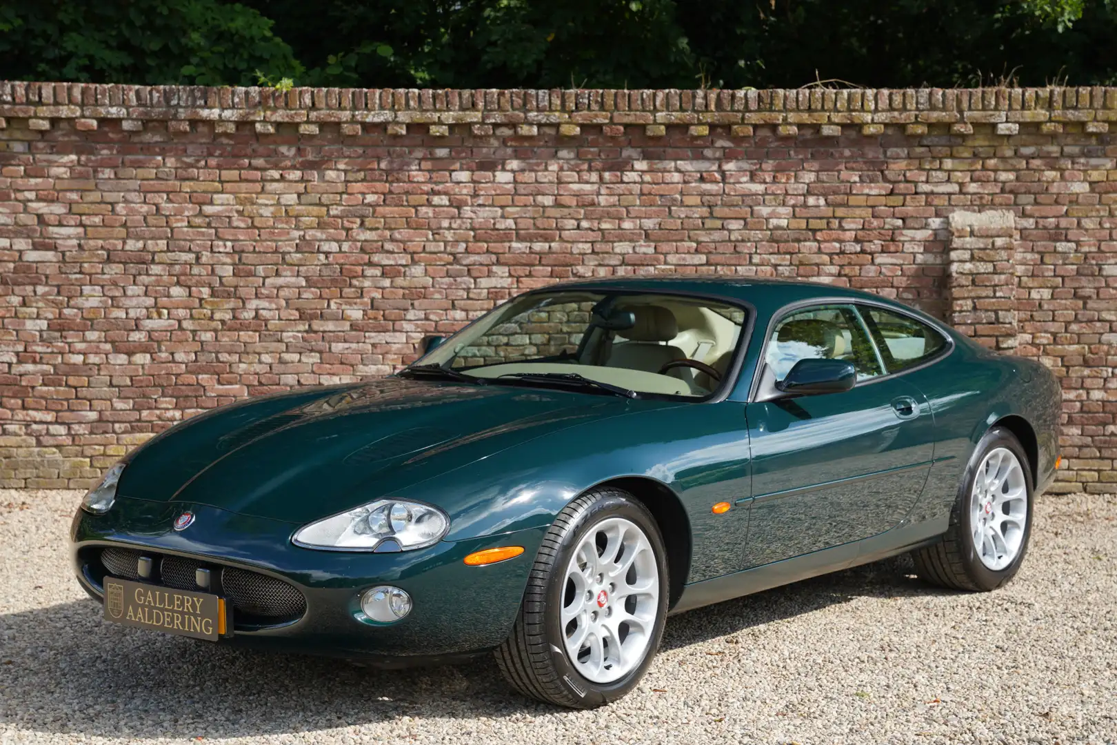 Jaguar XKR "69.000 kilometers" In the ultimate Jaguar colour Groen - 1