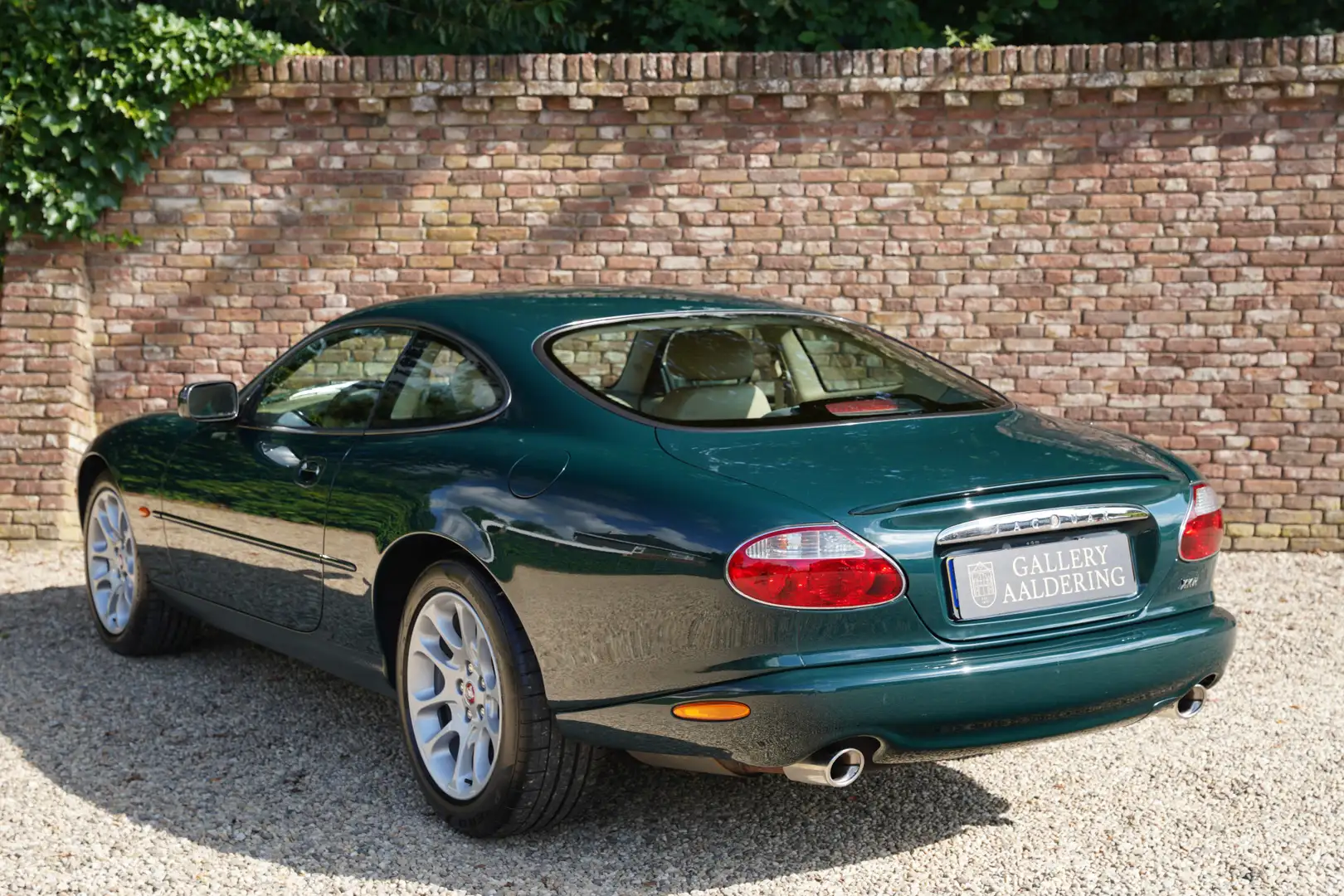 Jaguar XKR "69.000 kilometers" In the ultimate Jaguar colour Groen - 2