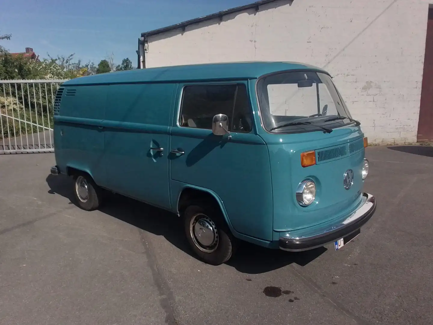 Volkswagen T2 Bleu - 2