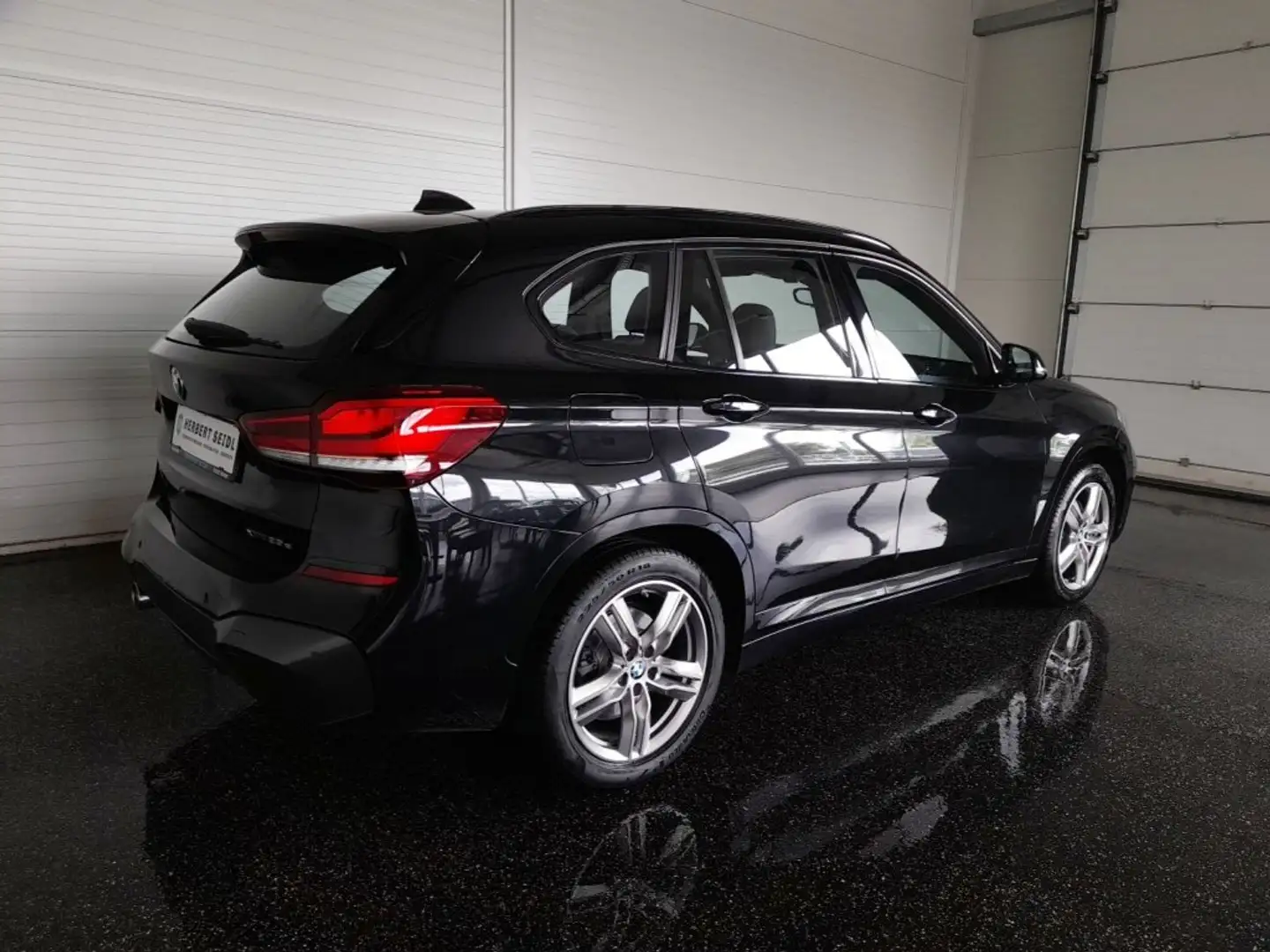 BMW X1 25e M-SPORT 4x4 PHEV Aut *VOLL-LED / NAVI / AHV & KAMERA / TEILLEDER / HEAD-UP / E-KLAPPE / SHZG* Schwarz - 2