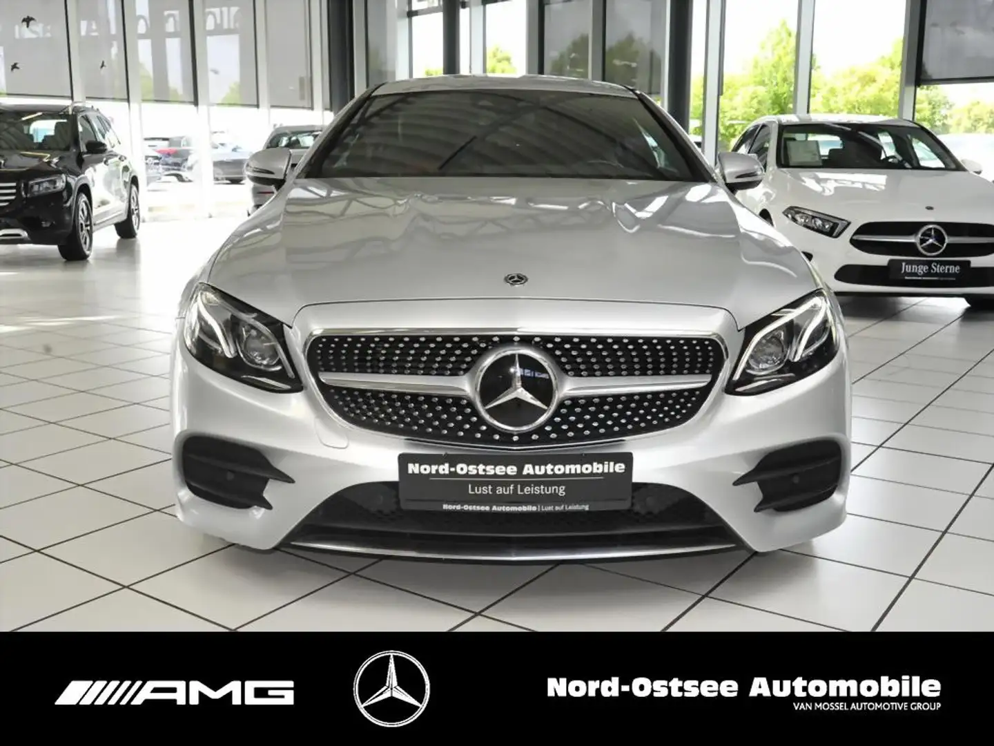 Mercedes-Benz E 300 Coupé AMG COMAND KAMERA MULTIBEAM KEYLESS Plateado - 2