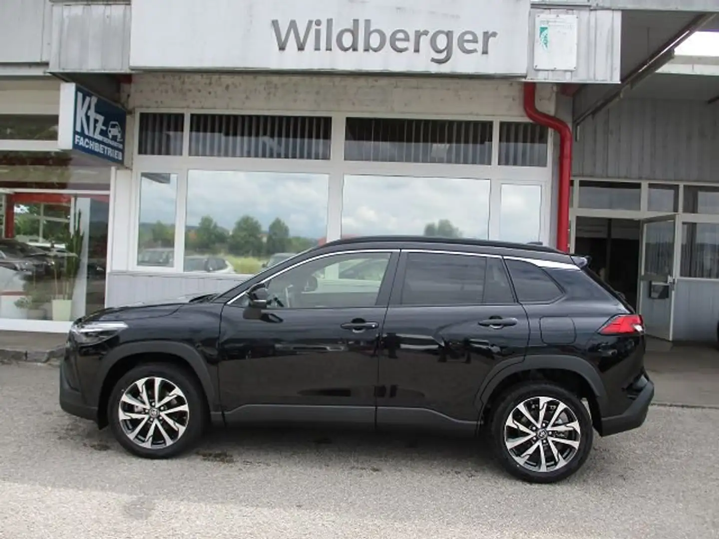 Toyota Corolla Cross 1,8 Hybrid Active Drive 2WD !!! PREISHIT !!! Schwarz - 2